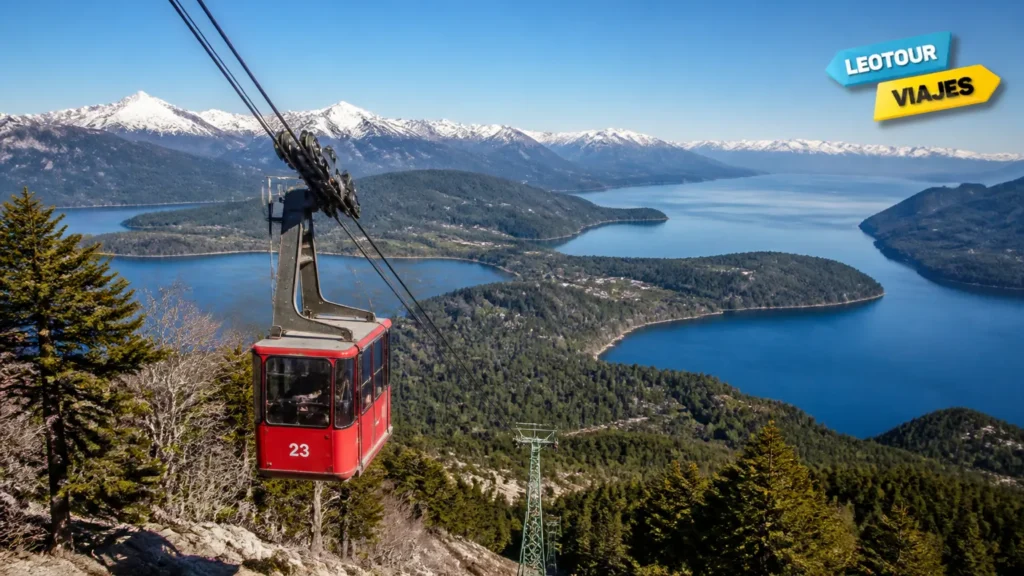 Teleférico subindo o Cerro Otto com vista panorâmica do Lago Nahuel Huapi e montanhas.