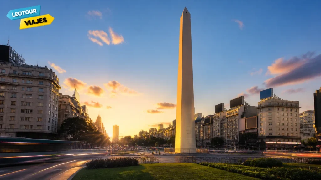 Vista panorâmica do majestoso Obelisco de Buenos Aires durante o entardecer na Avenida 9 de Julho.